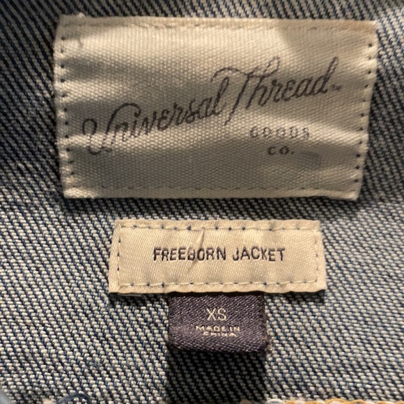 Universal Thread Jean jacket - Picture 2 of 3
